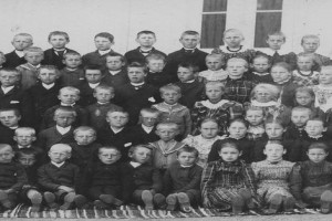 Bilde av Elever ved Fevang skole på 1890-tallet